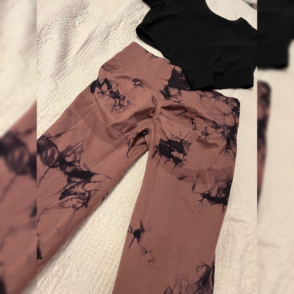 Tye dye butt lifting leggings - Picture 2 of 3